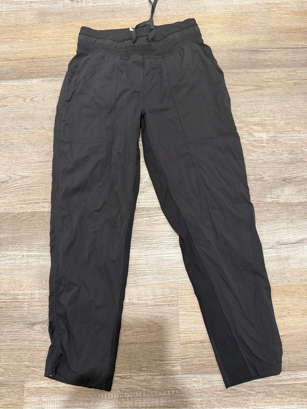 Lululemon Dance Studio pants in black! Size 4 - Picture 2 of 4